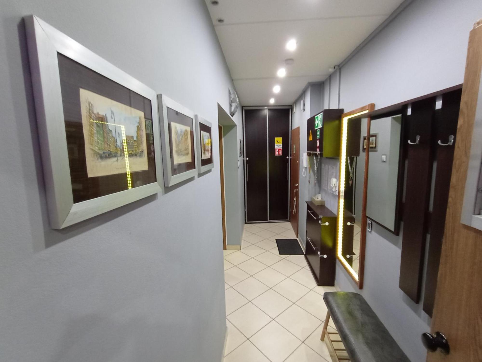 ורוצלב Apartament Venge -Cale Mieszkanie 46M2 Na Wylacznosc - Z Jedna Sypialnia I Jednym Sypialno-Salonem -3 Pietro Bez Windy- Rezerwacja Bez Karty Kredytowej-Klimatyzacja-Netflix-2 Lozeczka Dzieciece- Bezplatny Parking Publiczny מראה חיצוני תמונה