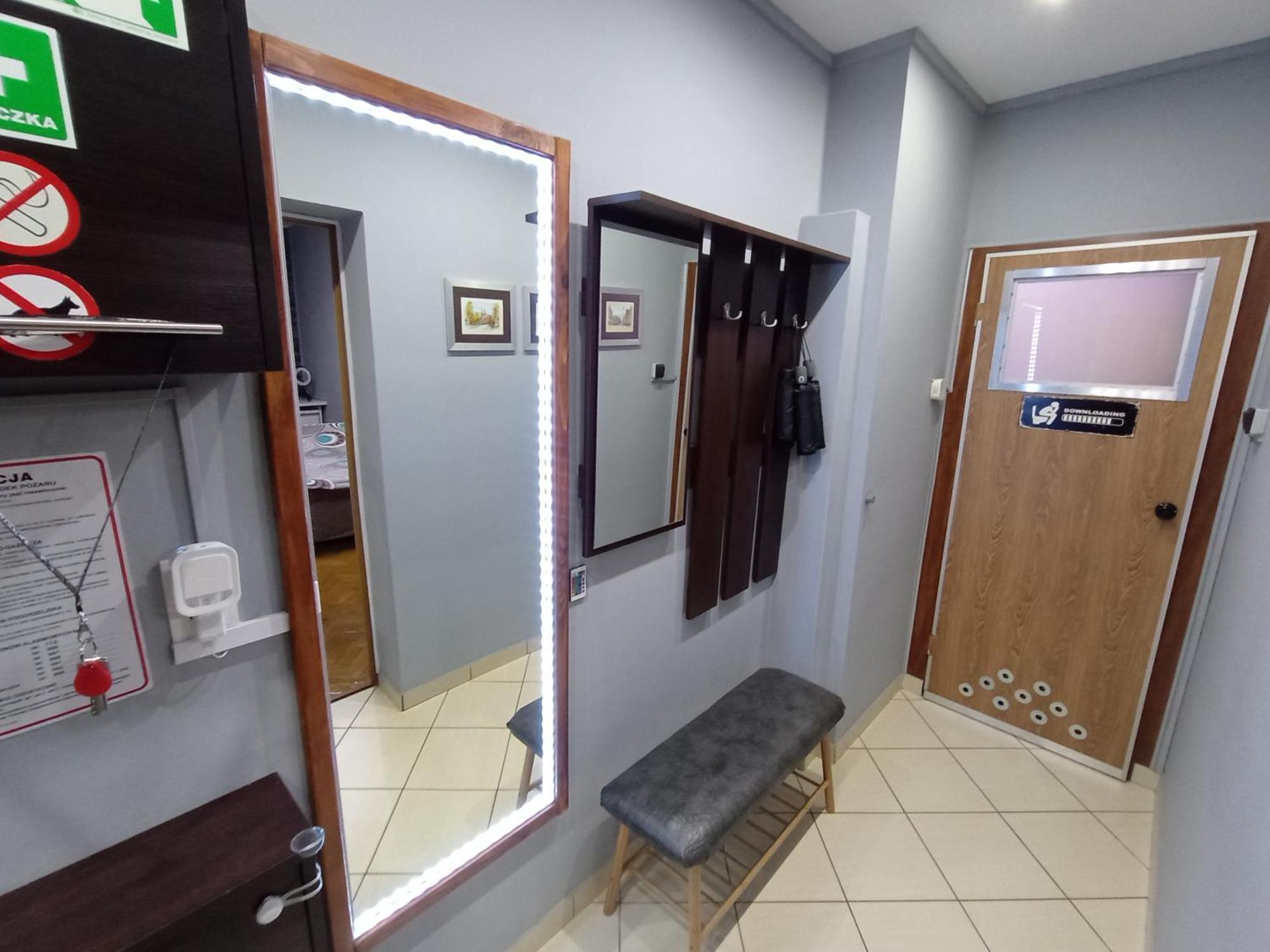 ורוצלב Apartament Venge -Cale Mieszkanie 46M2 Na Wylacznosc - Z Jedna Sypialnia I Jednym Sypialno-Salonem -3 Pietro Bez Windy- Rezerwacja Bez Karty Kredytowej-Klimatyzacja-Netflix-2 Lozeczka Dzieciece- Bezplatny Parking Publiczny מראה חיצוני תמונה
