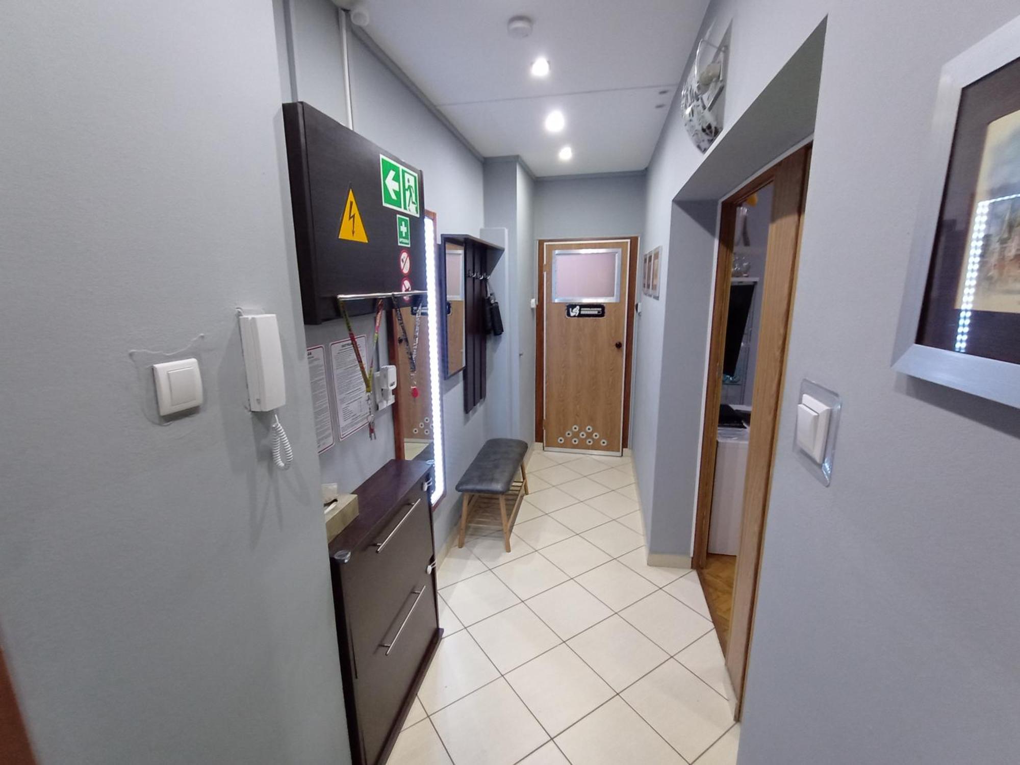 ורוצלב Apartament Venge -Cale Mieszkanie 46M2 Na Wylacznosc - Z Jedna Sypialnia I Jednym Sypialno-Salonem -3 Pietro Bez Windy- Rezerwacja Bez Karty Kredytowej-Klimatyzacja-Netflix-2 Lozeczka Dzieciece- Bezplatny Parking Publiczny מראה חיצוני תמונה