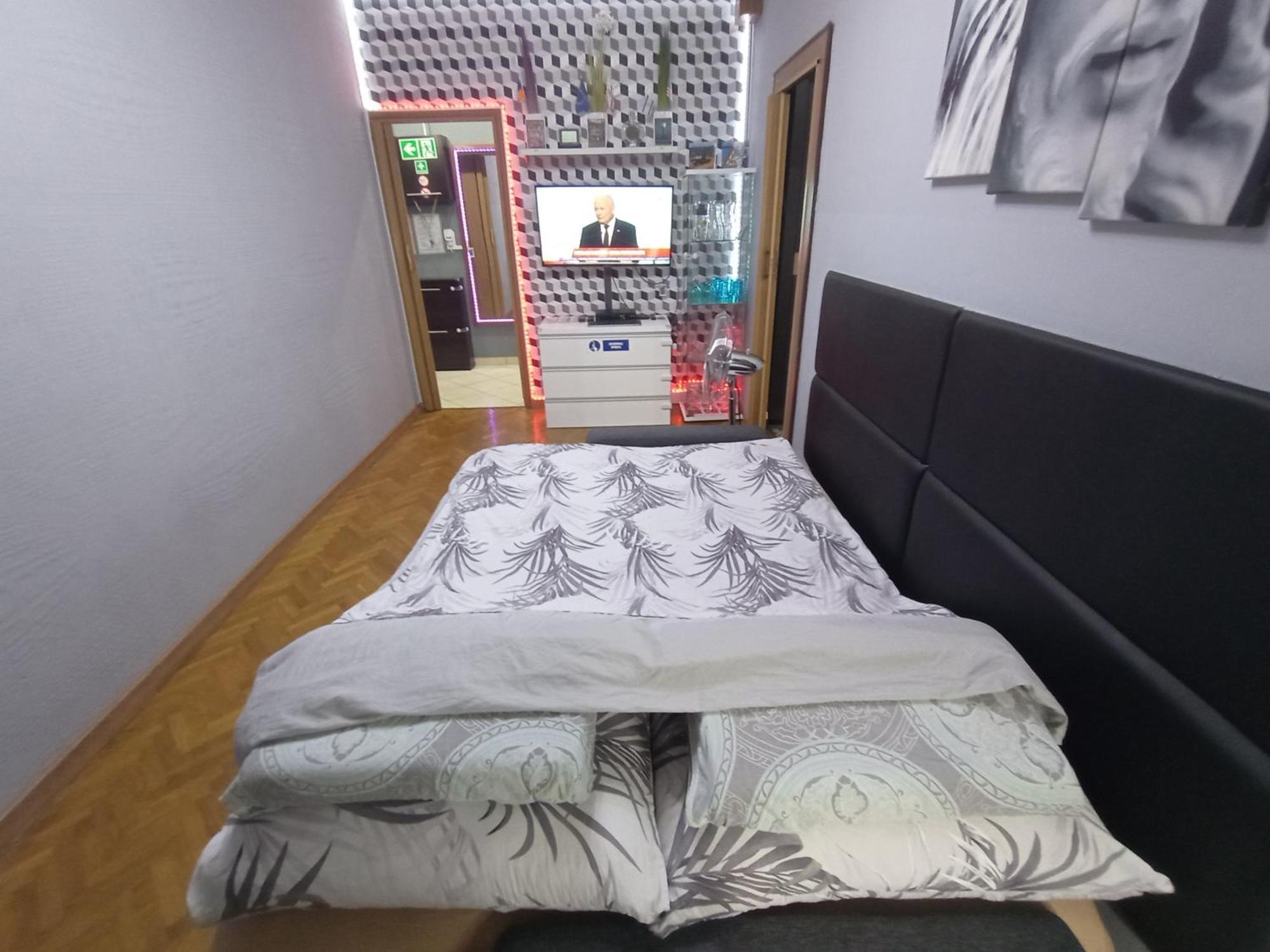 ורוצלב Apartament Venge -Cale Mieszkanie 46M2 Na Wylacznosc - Z Jedna Sypialnia I Jednym Sypialno-Salonem -3 Pietro Bez Windy- Rezerwacja Bez Karty Kredytowej-Klimatyzacja-Netflix-2 Lozeczka Dzieciece- Bezplatny Parking Publiczny מראה חיצוני תמונה